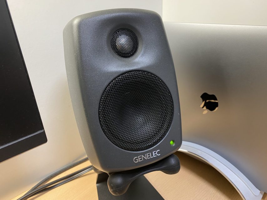 GENELEC 8010A スタンド付き　モニタースピーカー GENELEC 8010A 〜ペア10万円以下！サイズで比べるビギナー向け